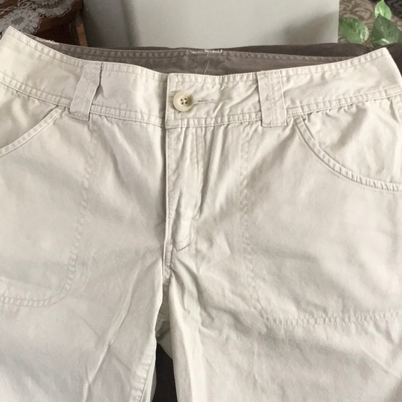 Columbia Pants Size 4 Straight Leg Khaki Jeans Like New but Retro - Picture 2 of 4